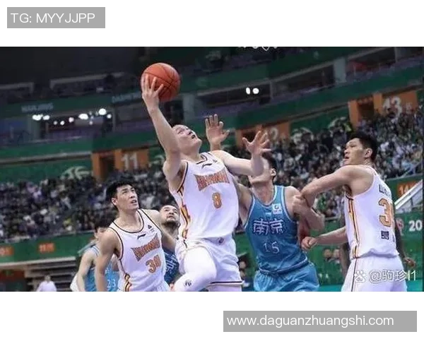 杭州篮球队中路突破战术解析与实战应用探讨